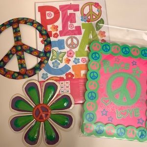 Peace and Love wall art set if 4 items, NEW